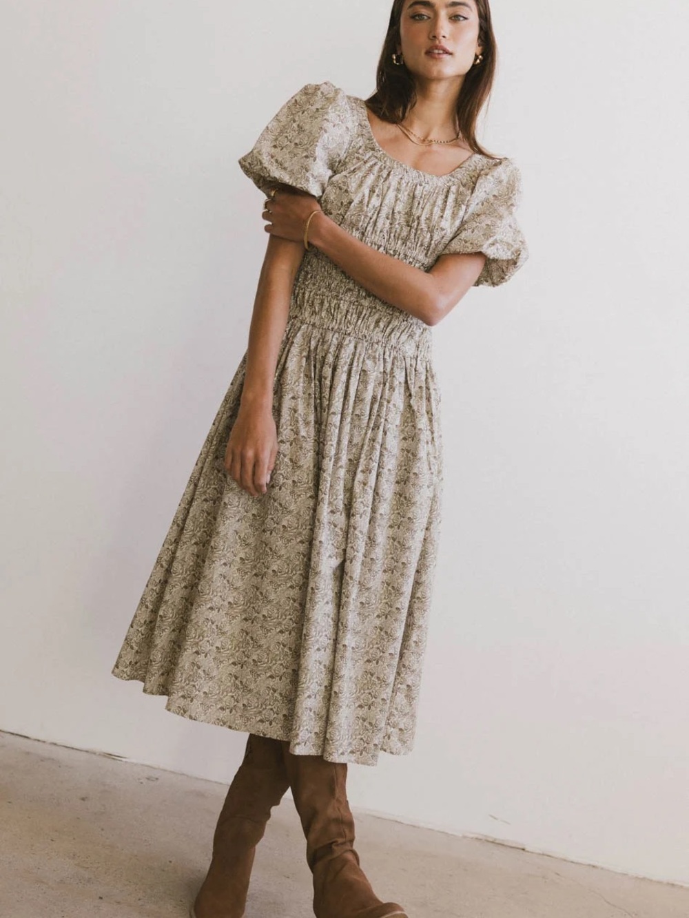 Smocked Puff-Sleeve Midi Dress in Light Beige x Olive